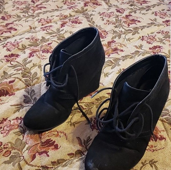 Shoes - Picture 2 of 2